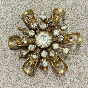 Vintage Mid-Century Starburst/Snowflake Rhinestone Brooch